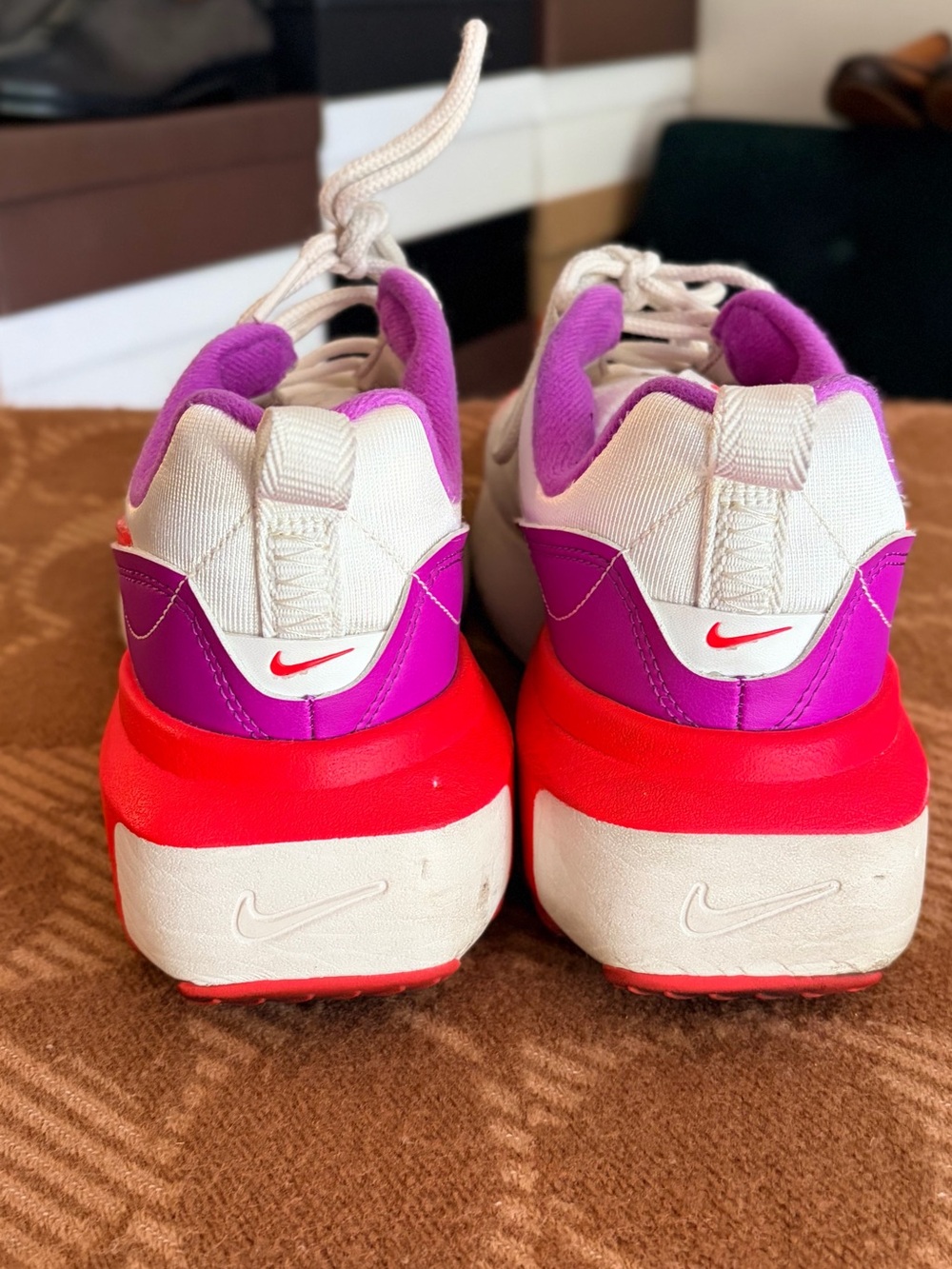 *pre-loved* Nike Wmns Air Max Verona 'White Crimson Purple' - Picture 5 of 6